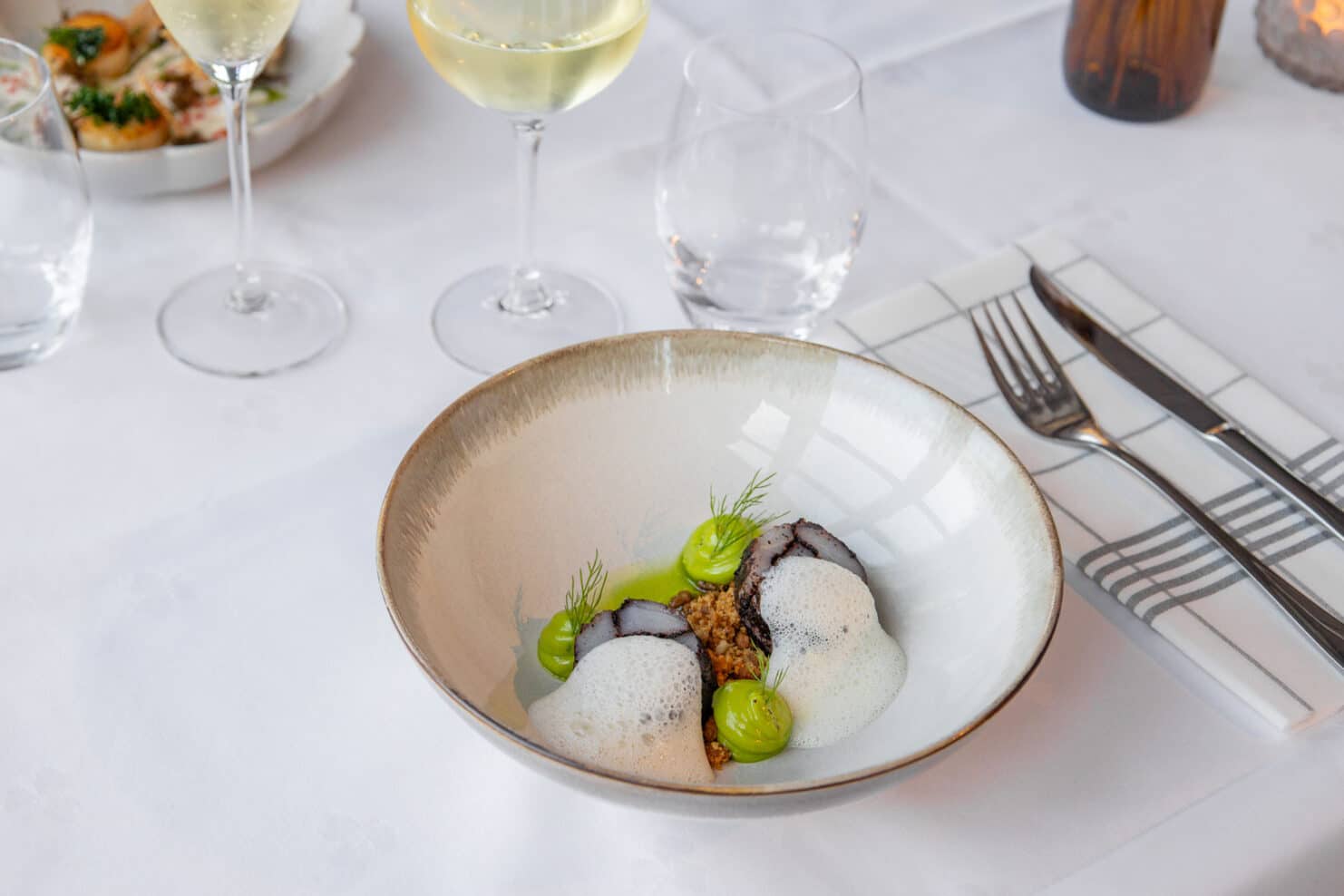 Skalldyrrett servert på Å Restaurant